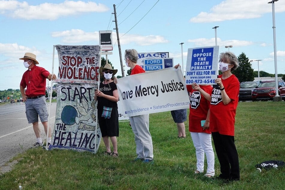 Demonstrators rally against the death penalty near the Federal Correctional Complex in Terre Haute, Indiana, ahead of the July 2020 execution of Daniel Lewis Lee.