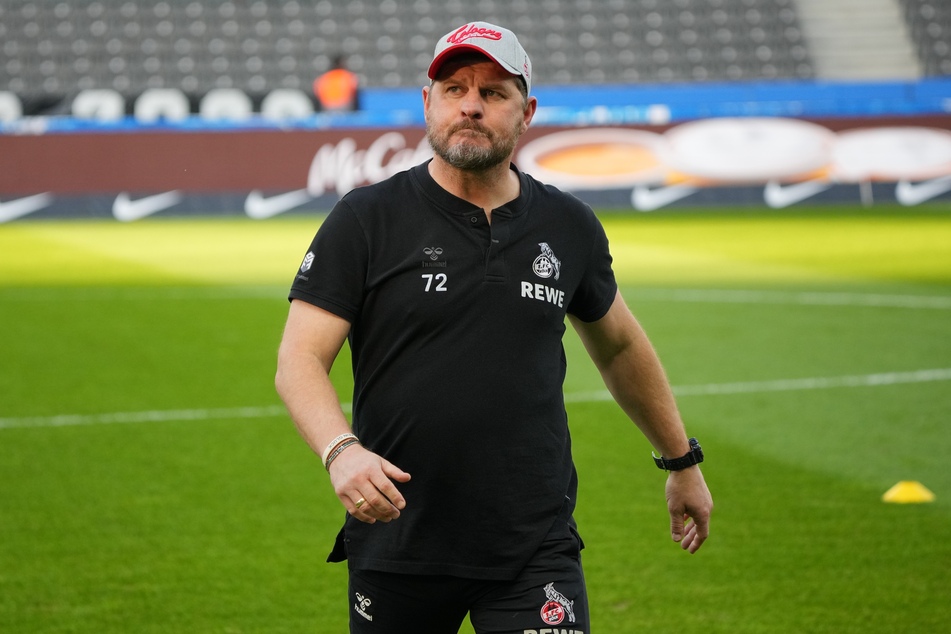 Der gebürtige Rostocker Steffen Baumgart (50) sitzt seit Sommer 2021 auf der Trainerbank des 1. FC Köln.