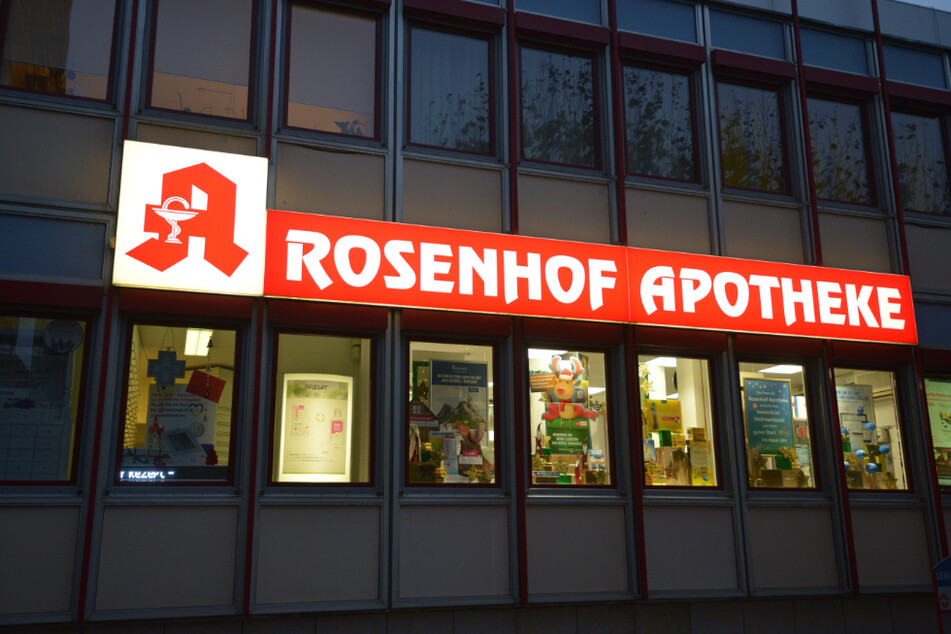 Auch in der Rosenhof-Apotheke in Chemnitz fragten die ersten Rentner gestern bereits nach kostenlosen FFP2-Masken.