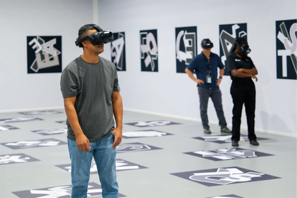 Bei einer 12-minütigen Virtual Reality Experience könnt Ihr tief in das Schiff hinein und auch bis zum Wrack tauchen.