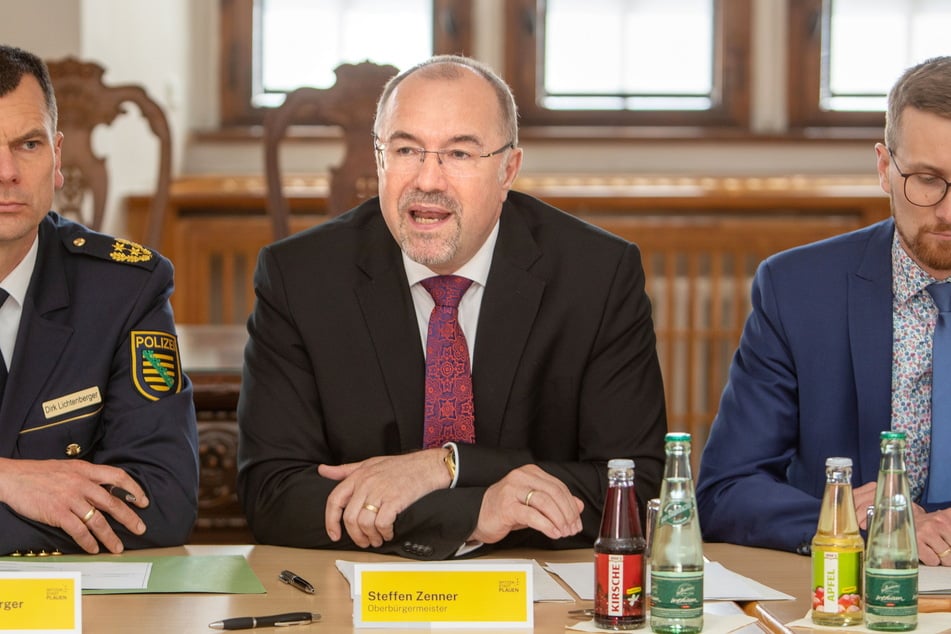 Plauens OB Steffen Zenner (53, CDU) kündigte Sofortmaßnahmen an.