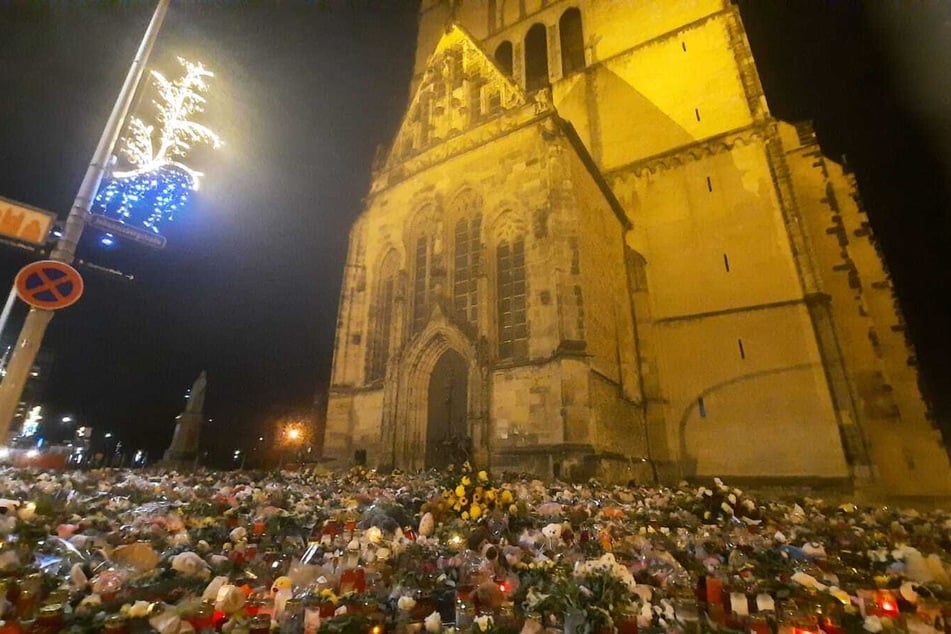 Bei dem Anschlag auf dem Weihnachtsmarkt in Magdeburg wurden fünf Menschen getötet und Hunderte verletzt. (Archivbild)