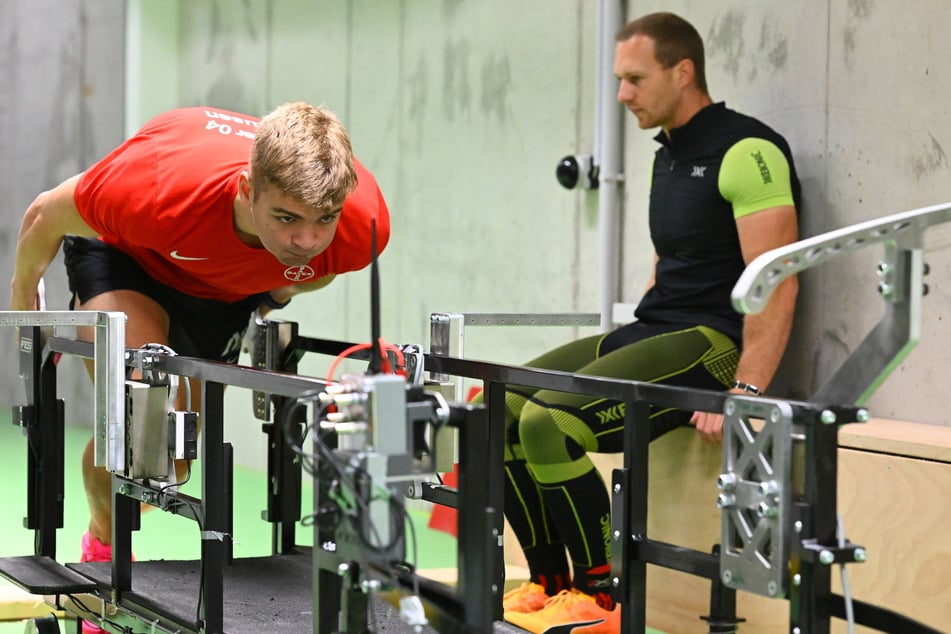 Simon Wulff (l., 24) trainierte im Sommer 2024 erstmals mit Rekord-Weltmeister Francesco Friedrich (35). Der hofft, mit dem 24-Jährigen in Cortina einen Top-Anschieber für seinen dritten Zweier-Gold-Coup zu haben.