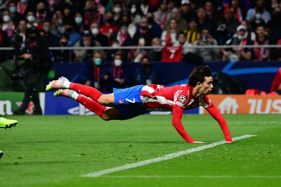 João Felix soars to score Atlético Madrid's goal early on.