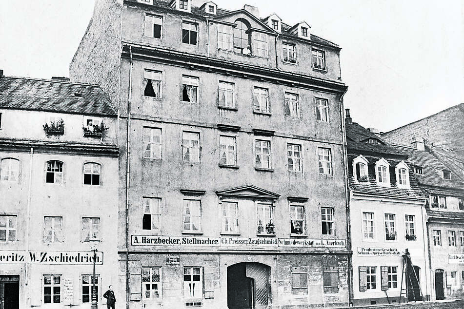 Im Haus "An der Elbe 33" (zerstört, heute Terrassenufer) wohnte der Malerfürst über viele Jahre.