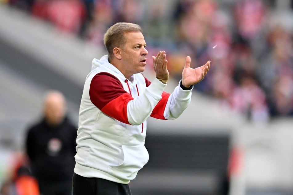 Fortuna-Coach Markus Anfang (51) lässt ein komplexes System spielen.