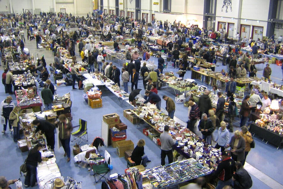 Beim Nachtflohmarkt in den Messehallen findet man echte Schätze. (Symbolbild)