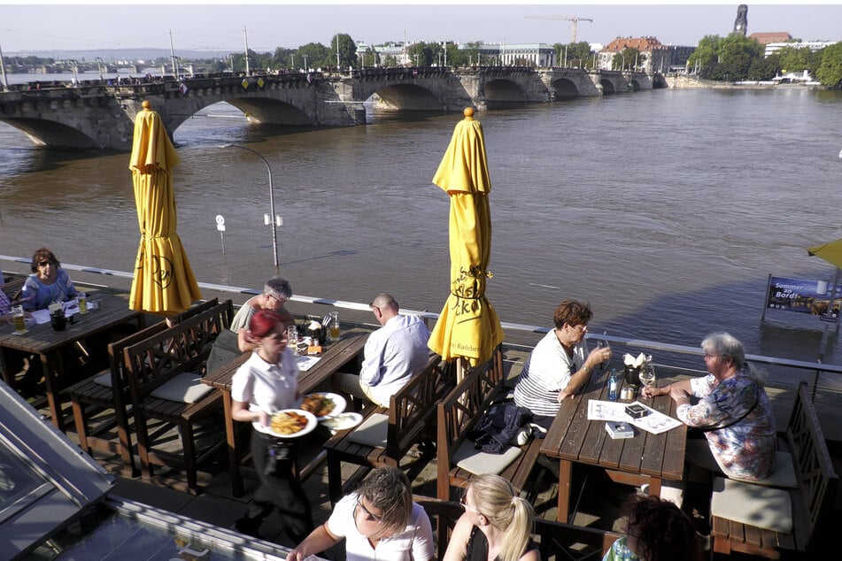 Das Hochwasser ist kein Grund, auf eine leckere Mahlzeit zu verzichten.