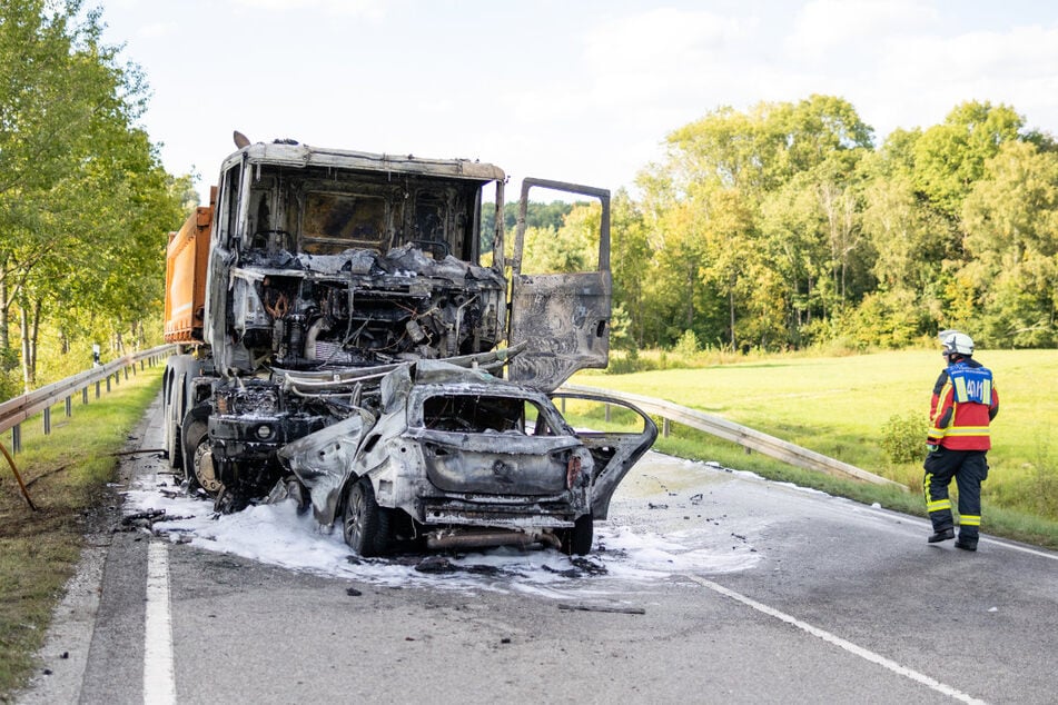 Bei einem schweren Verkehrsunfall in Mittelfranken ist am Dienstagnachmittag ein Mann ums Leben gekommen.