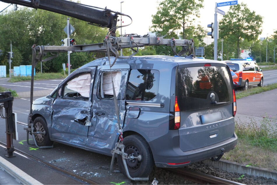 Der VW Caddy musste abgeschleppt werden.