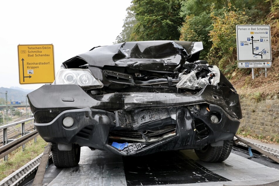 Auch der Honda hat bei dem Unfall einiges abbekommen.