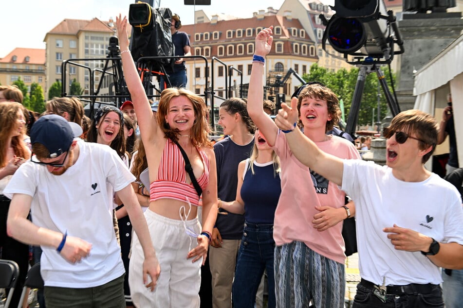 Die Besucher kamen extra für die Musiker und zeigten vollen Körpereinsatz.