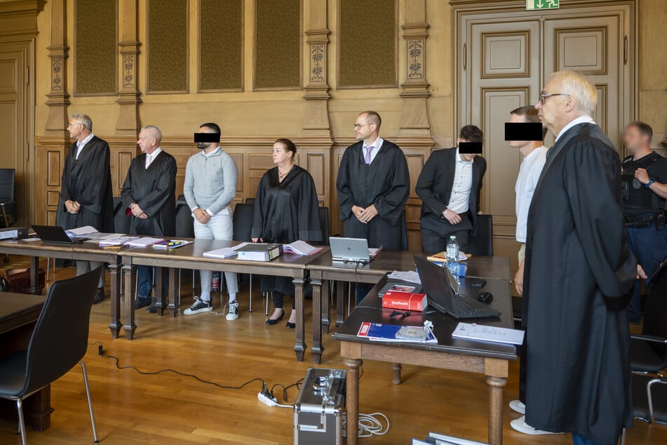 Seit Dienstag müssen sich die drei Beschuldigten vor dem Landgericht Zwickau verantworten.