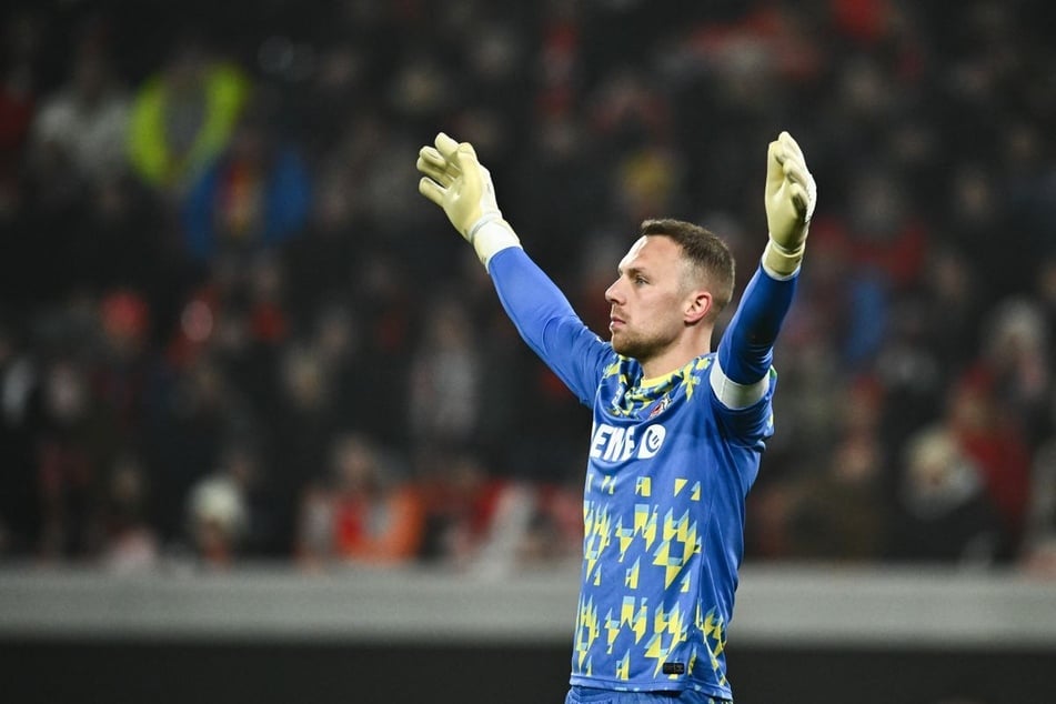 Lob vom Trainer: Marvin Schwäbe (30) hat seinen Kasten gegen den VfL Wolfsburg sauber gehalten.