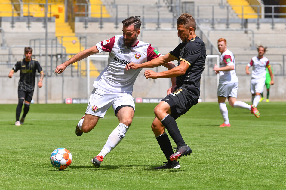 Dynamo-Power: Morris Schröter (l.) gegen Jan Krob (Jablonec).