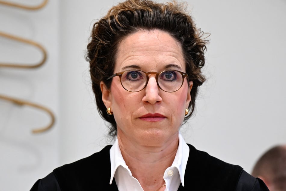 Der DFB habe bei der Aufarbeitung der Affäre ein "katastrophales Bild" abgegeben, sagte die vorsitzende Richterin Eva-Marie Distler.