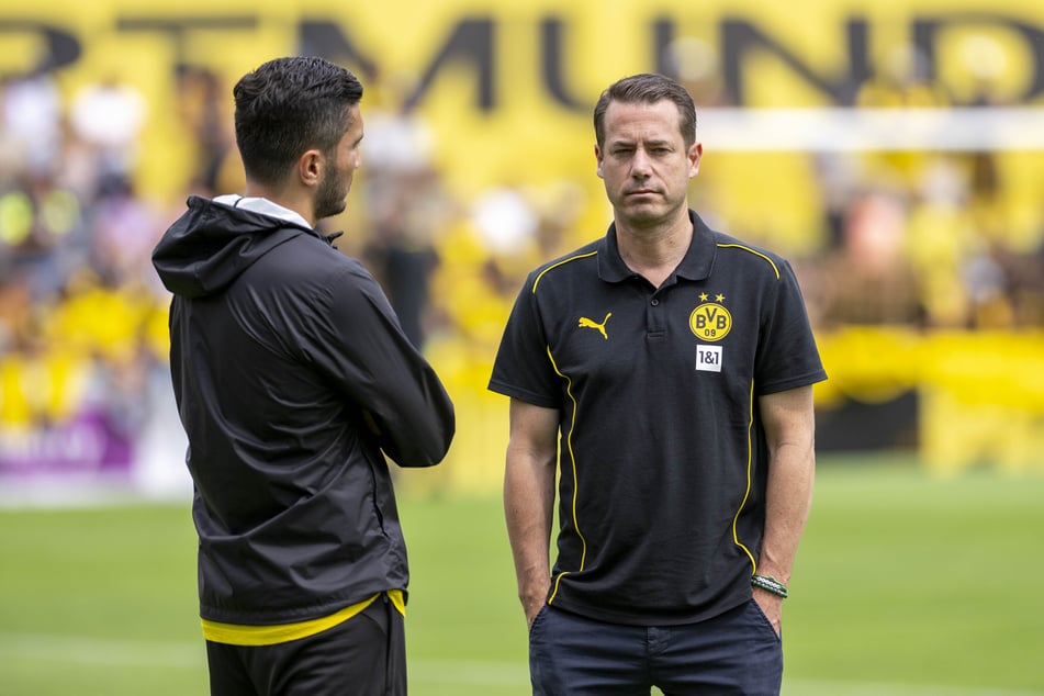 BVB-Trainer Nuri Sahin (35, l.) und Geschäftsführer Lars Ricken (48, r.) entschieden sich am Ende für einen Verkauf von Toptalent Paris Brunner.