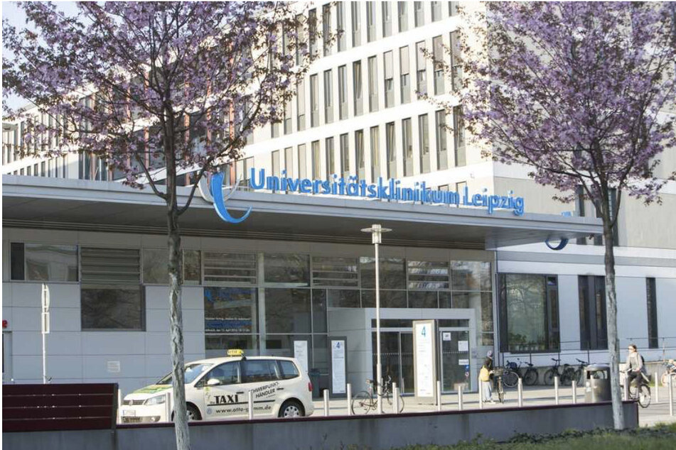 Am 10. Juli starb der unbekannte Mann in der Uniklinik Leipzig. Die Polizei möchte nun ermitteln, in welchem Umfeld sich der Tote zuvor aufgehalten hat. (Symbolbild)