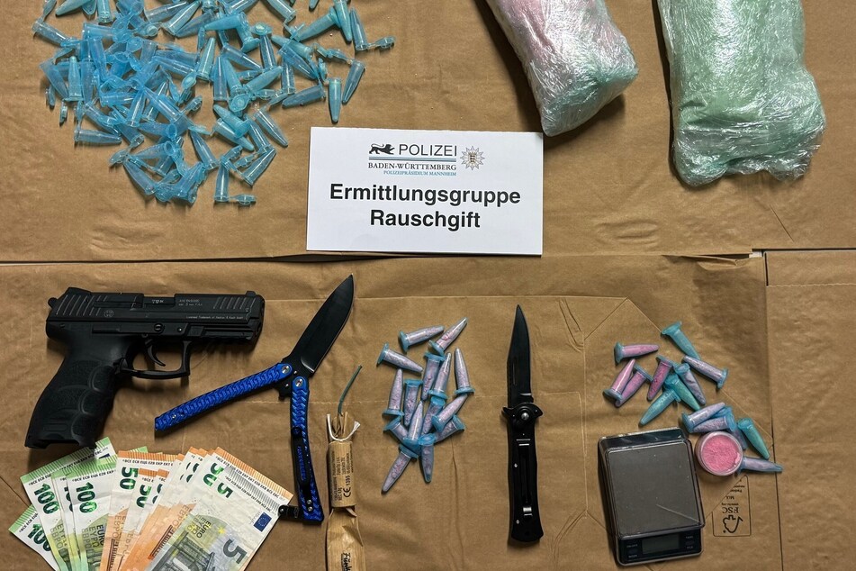 Die Ermittlungsgruppe "Rauschgift" des Polizeipräsidiums Mannheim konnte ein Kilogramm des "rosa Kokains" (r.) beschlagnahmen.