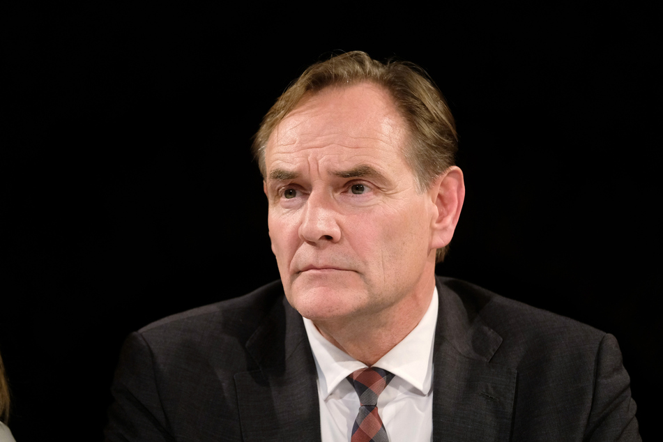 Leipzigs Oberbürgermeister Burkhard Jung (63, SPD) hat die antisemitischen Äußerungen bei einer Demo am Samstag aufs schärfste verurteilt.