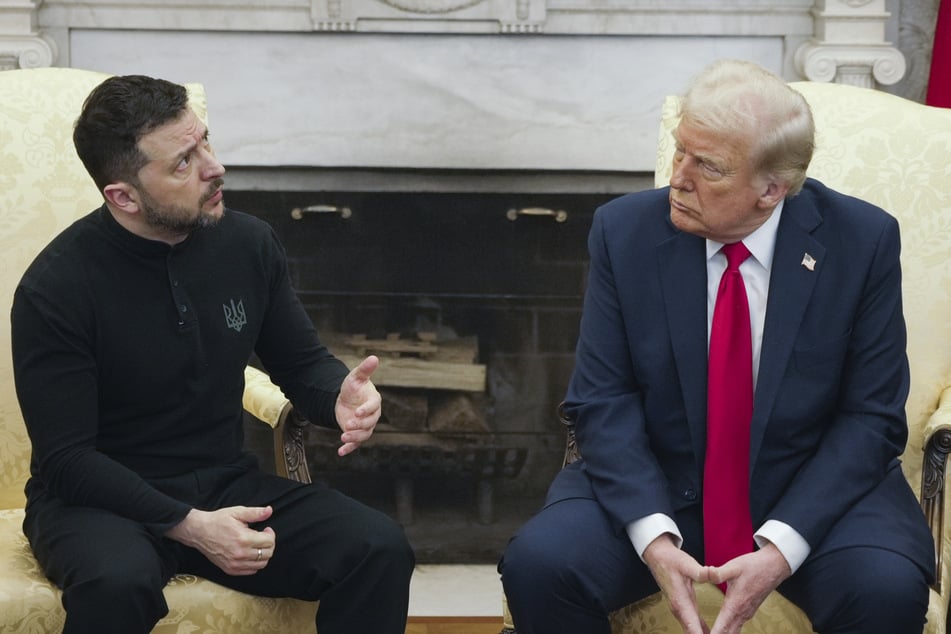 S-Präsident Donald Trump (79, r) trifft den ukrainischen Präsidenten Wolodymyr Selenskyj (47) im Oval Office des Weißen Hauses.
