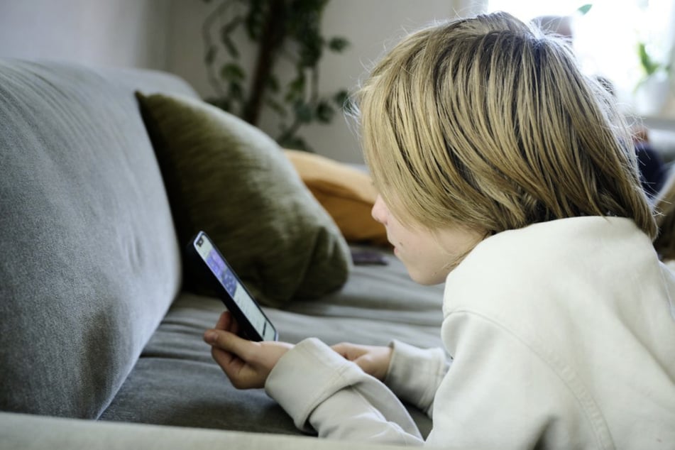 Dickpics schon in der sechsten Klasse: Wie Kinder im Netz gefährdet werden
