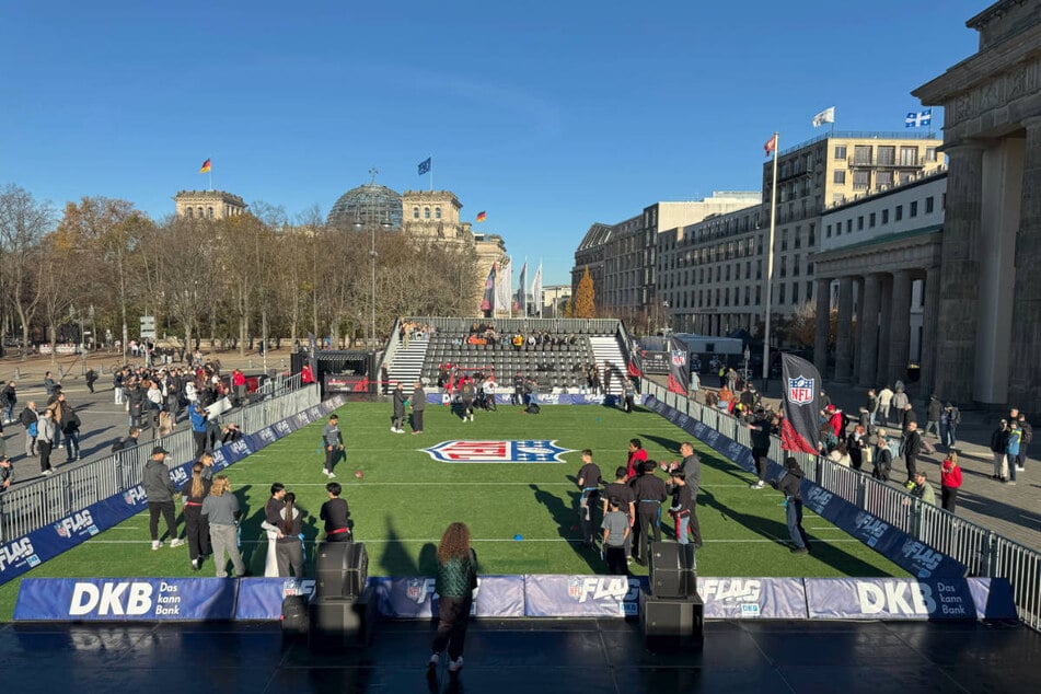Im Vorfeld des Spiels gab es ein dreitägiges Football-Festival in der Stadt.