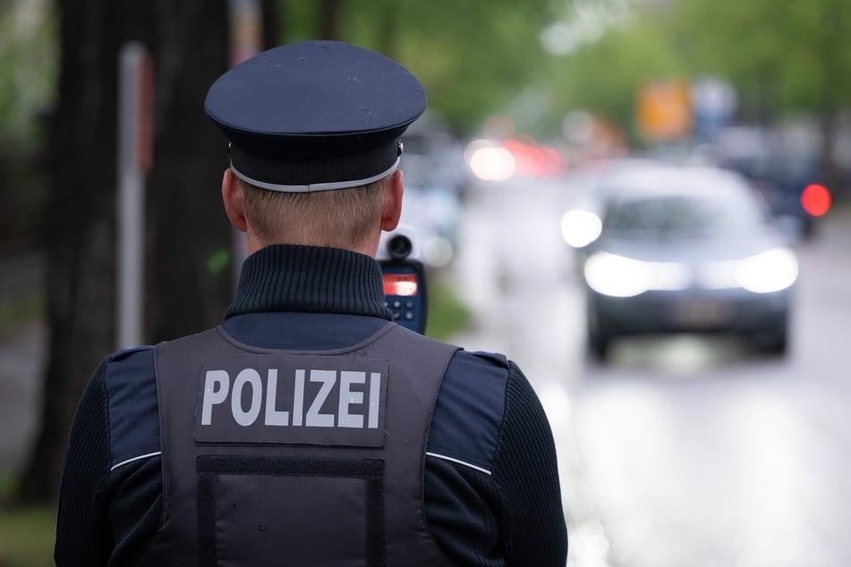 Der betroffene Autofahrer (43) meldete sich bei der Polizei und konnte den Vorfall glaubhaft aufklären. (Symbolbild)