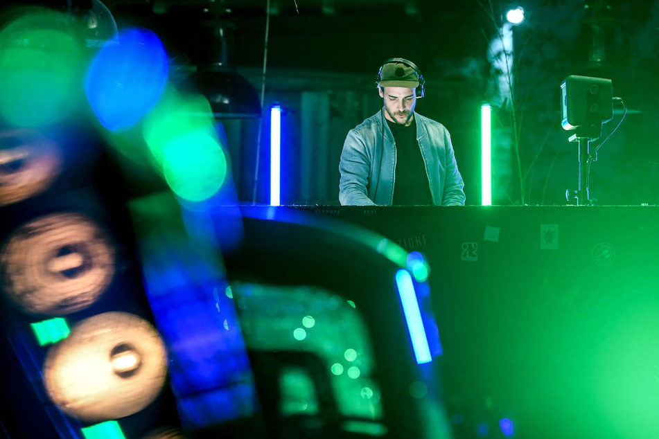 DJ Malin legt in der Strandbar "Sage Beach" auf. In der Arena wird ein Impf-Happening mit DJs geplant, das besonders junge Leute zum Corona-Piks animieren soll. (Archivfoto)