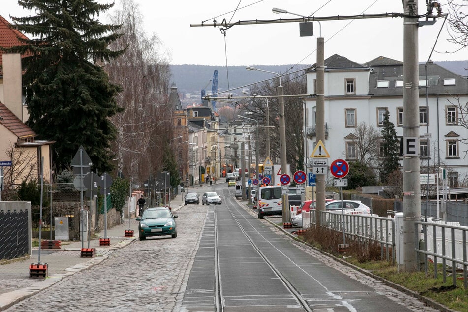 Auf der Warthaer Straße wurden zwei Frauen durch einen VW-Fahrer zu Fall gebracht. (Archivbild)