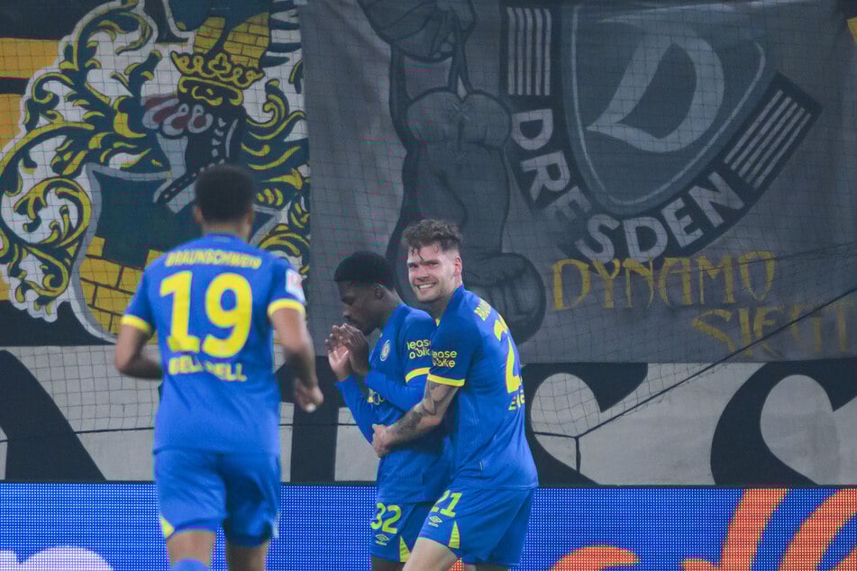 Braunschweigs Christian Conteh (26, Mitte) traf zur 2:0-Führung der Gäste.