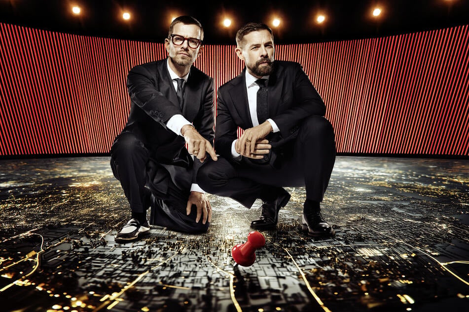 "Ein sehr gutes Quiz (mit hoher Gewinnsumme)" von Joko Winterscheidt (47, l.) und Klaas Heufer-Umlauf (42) fand am Sonntagabend in Erfurt statt.