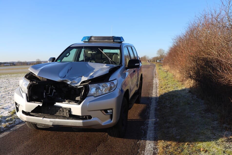 Der Fahrer erfasste die 33-Jährige mit dem Wagen auf einem Rad- und Fußweg neben der Bundesstraße 14 bei Ansbach.