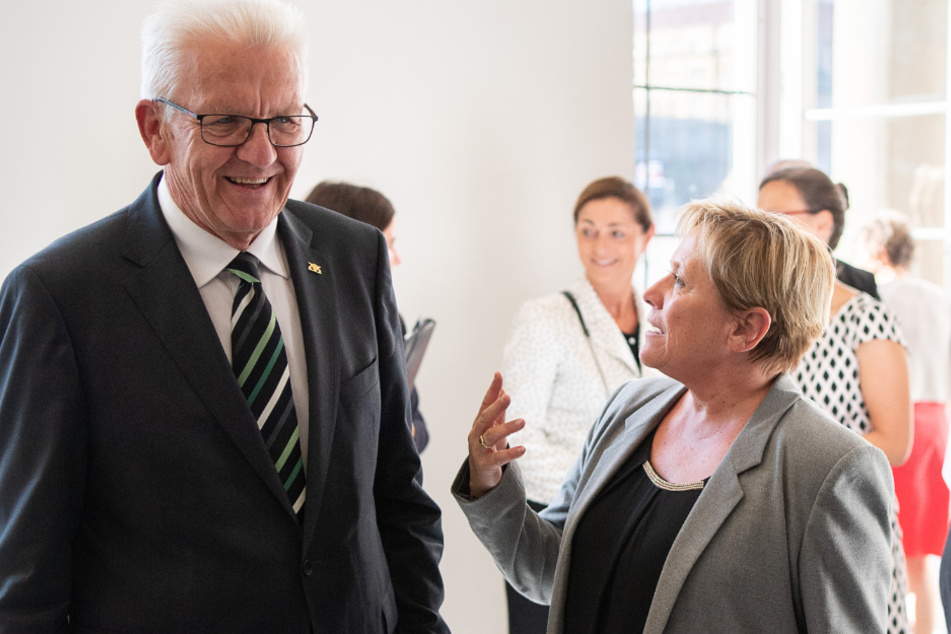 Baden-Württembergs Ministerpräsident Winfried Kretschmann (72, Grüne, links im Bild) und Kultusministerin Susanne Eisenmann (55, CDU). (Archivbild)