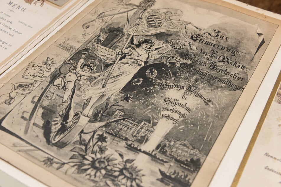 Menükarte "Zur Erinnerung an das Fest Bankett des Vereins Deutscher Eisenbahnverwaltungen in Schandau, Sächsische Schweiz", um 1900.