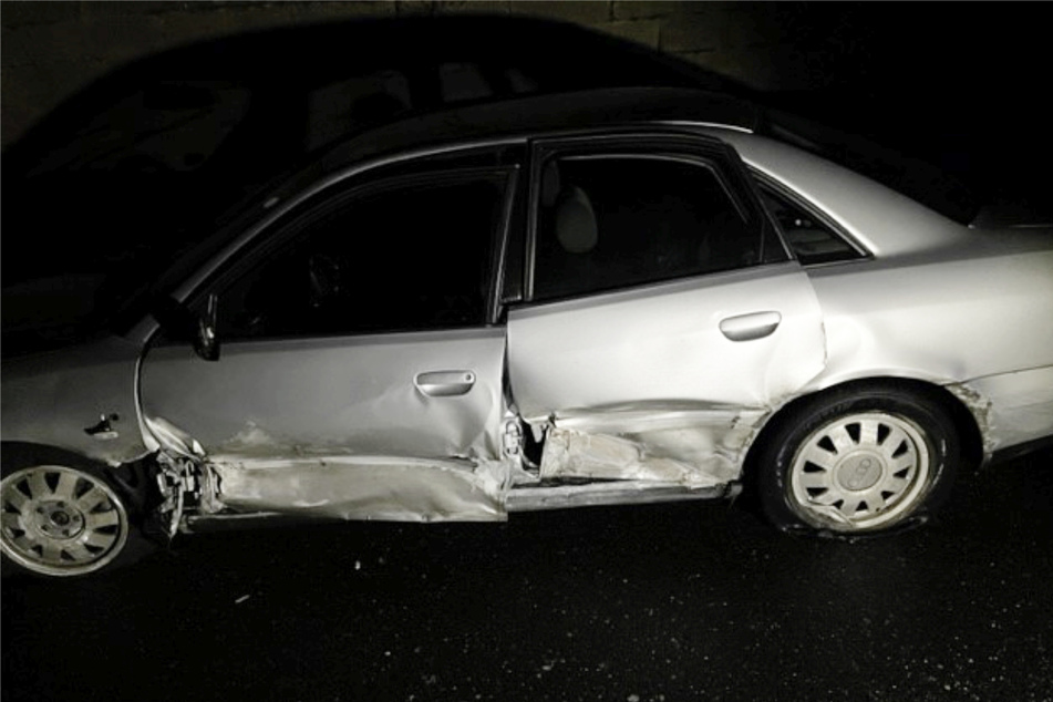 Nach dem Unfall war der Audi des 18-Jährigen nicht mehr fahrbereit und musste abgeschleppt werden.