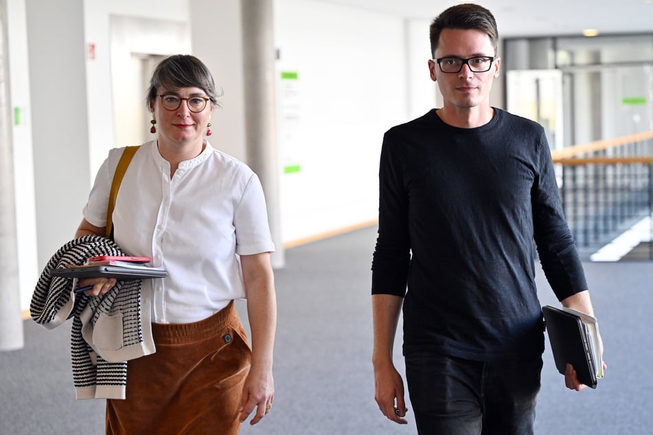 Die beiden Linke-Landesvorsitzenden Ulrike Grosse-Röthig (44, l.) und Christian Schaft (33) erklärten: "Thüringen hat politische Stabilität verdient." (Archivbild)