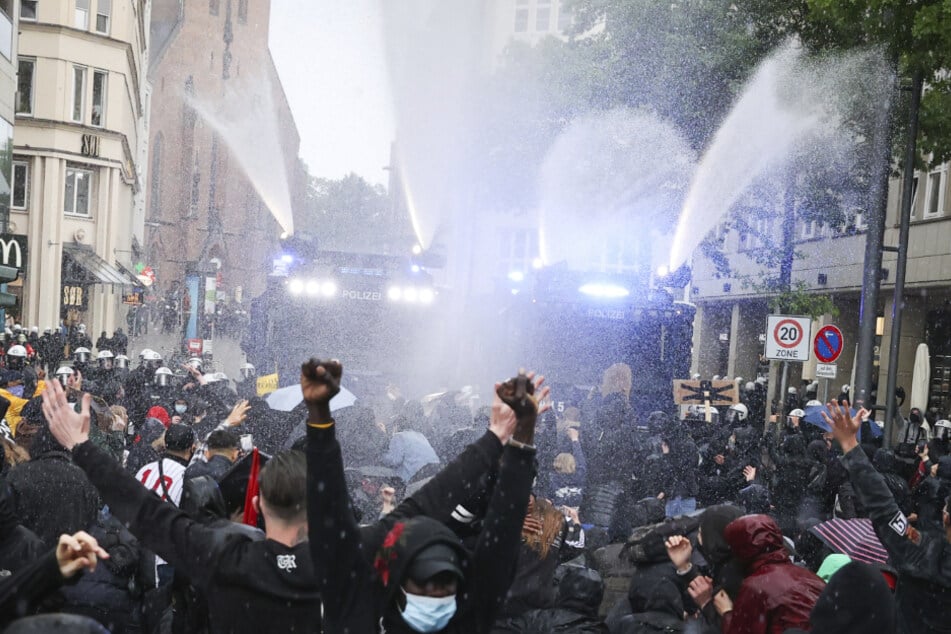 Hamburger Polizei nach Einsatz bei Anti-Rassismus-Demo in der Kritik