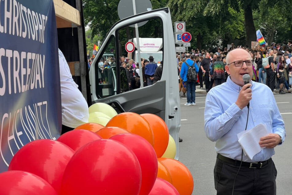 Chemnitzer Oberbürgermeister Sven Schulze (53, SPD) hielt als Schirmherr des CSD am Samstag eine Rede.