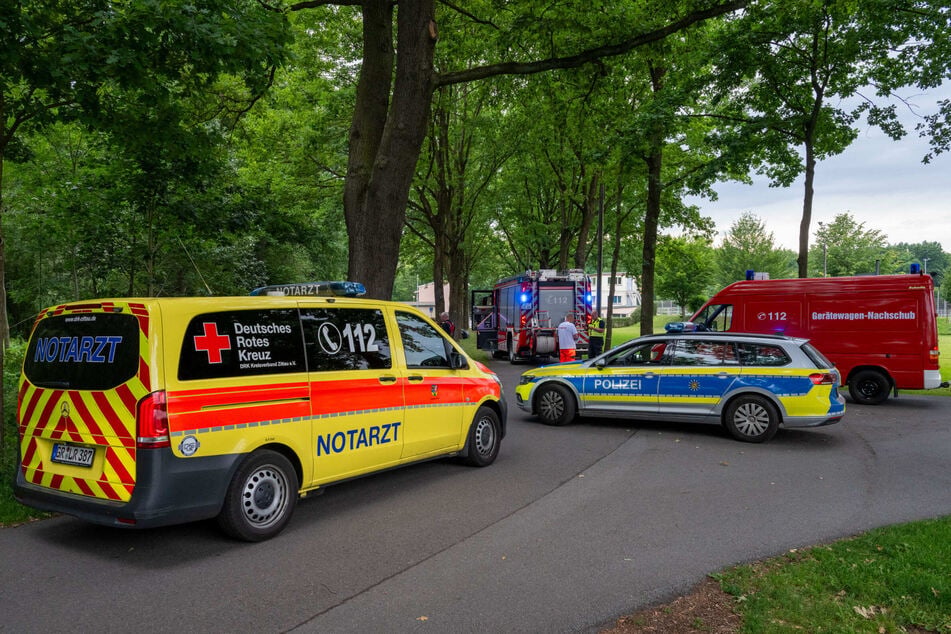 Im Zittauer Weinaupark wurde am Freitagnachmittag ein Mann aus dem Wasser gefischt.