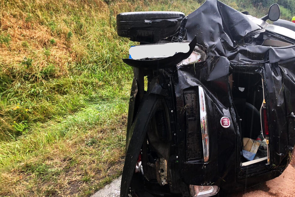 Unfall A1: Fiat gerät ins Schleudern und bleibt auf der Seite liegen: Eine Person verletzt!