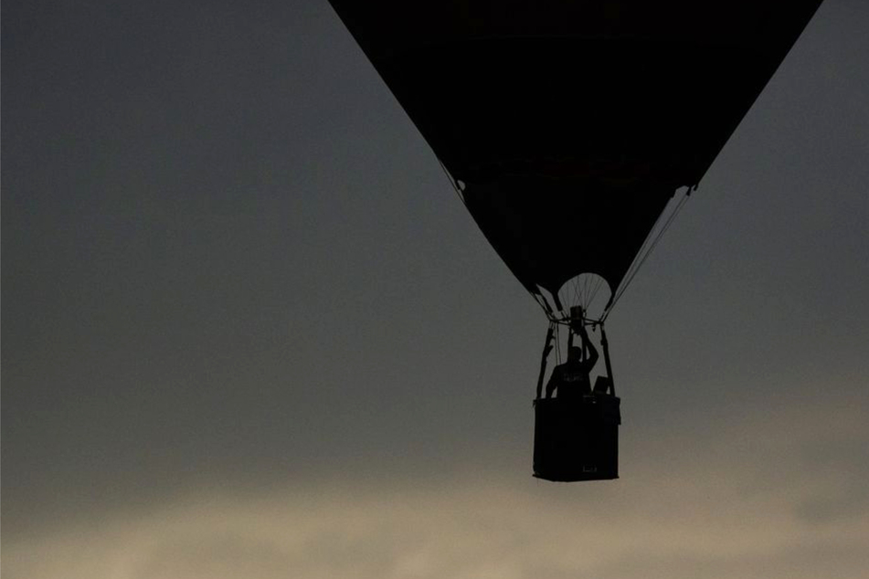 Heißluftballon muss in Heilbronner Park notlanden