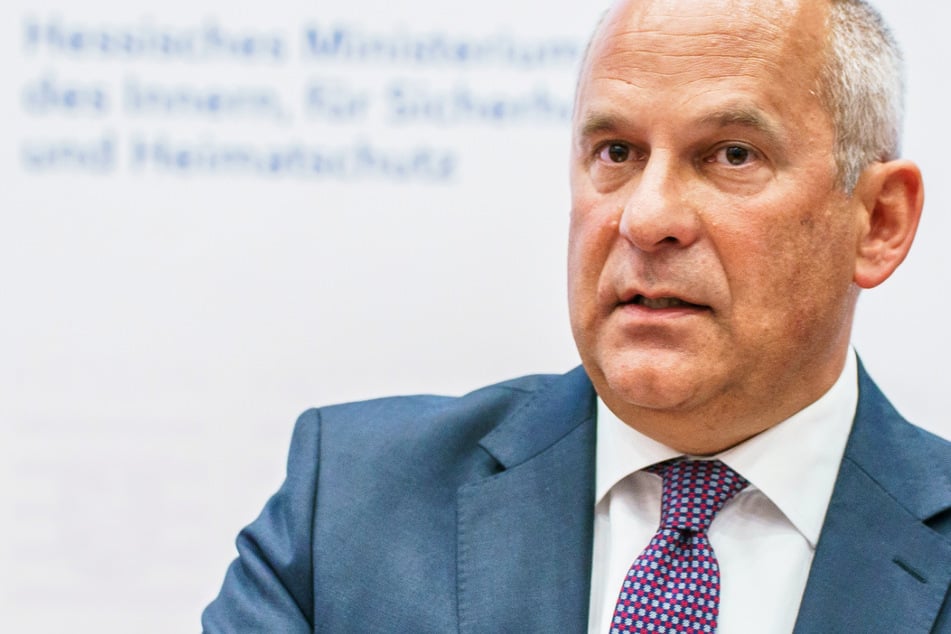 Der hessische Innenminister Roman Poseck (55, CDU) äußerte sich zu dem Frankfurter Polizei-Skandal.