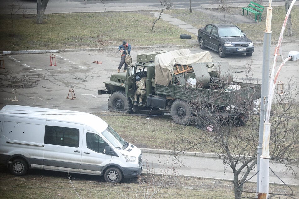 A military vehicle with Russian saboteurs was neutralized by Ukrainian forces in Kiev. © IMAGO / NurPhoto