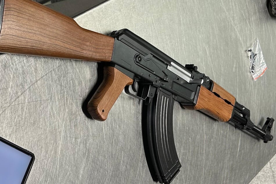 Das vermeintliche Sturmgewehr stellte sich als sogenannte Softair-Waffe heraus.