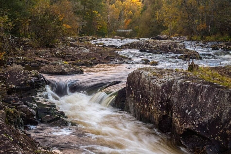 Der Wasserfall im Waldgebiet Linn of Tummel ist ein beliebter Platz zum Fotografieren.