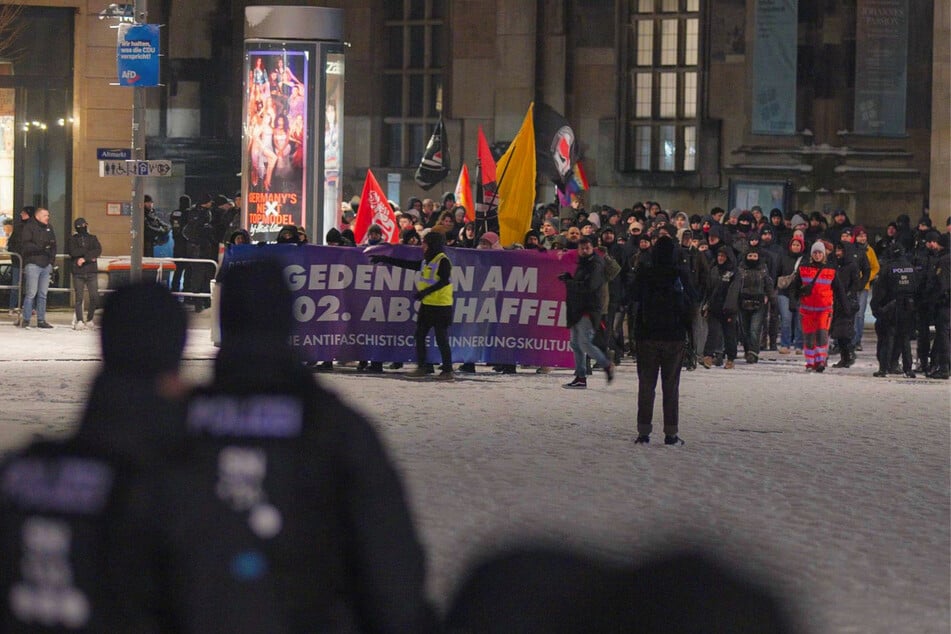 Das Bündnis "Dresden WiEdersetzen" gestern auf dem Altmarkt.