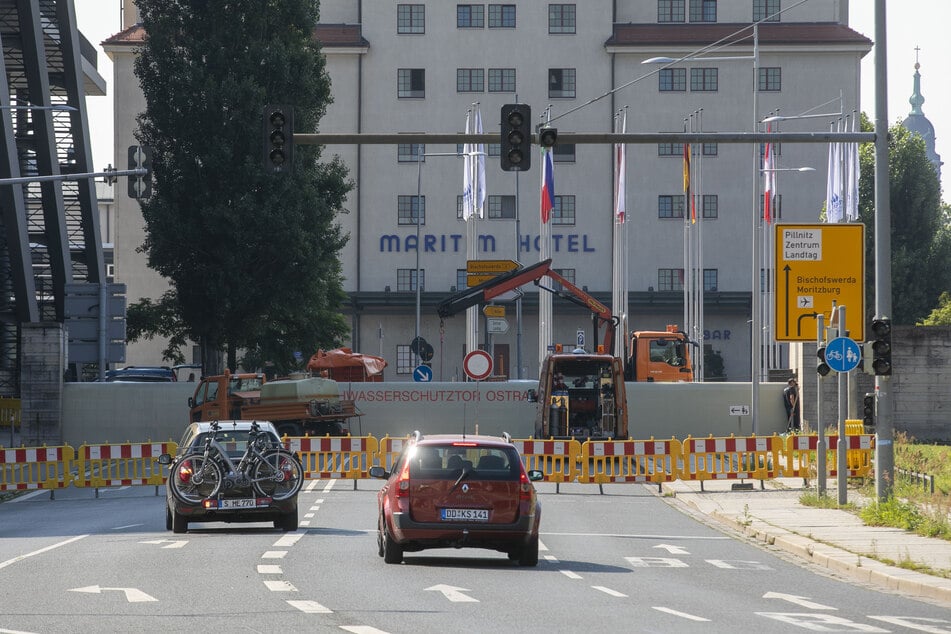 Das Hochwasserschutztor an der Weißeritzstraße wird wieder eingefahren. (Archivbild)