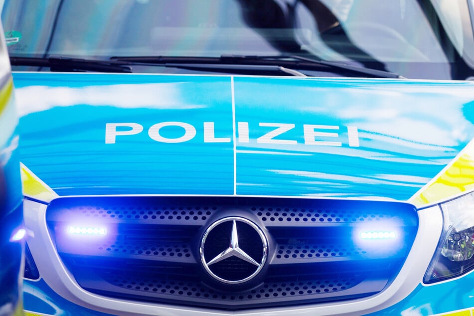 Zeugen, die sachdienliche Hinweise geben können, werden gebeten sich bei der Kölner Polizei zu melden. (Symbolbild)