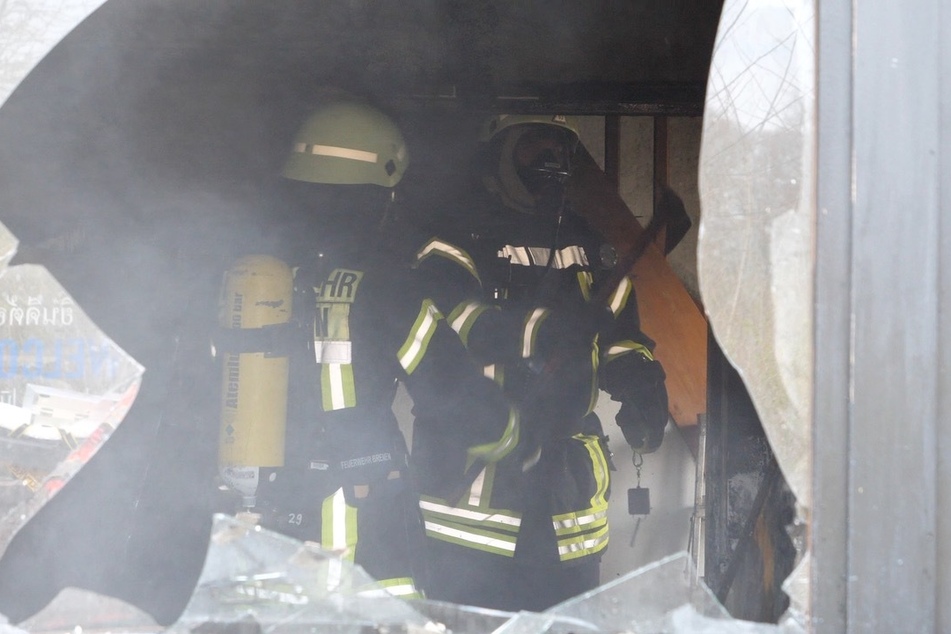 Feuerwehrleute im Einsatz.